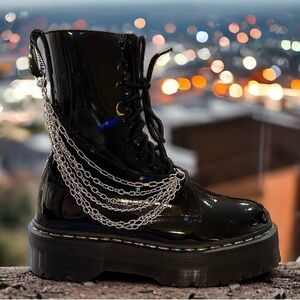 Boot chain, multiple boot chain, one boot chain, silver and black boot chain.